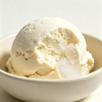 Eis mit Eiskristallen